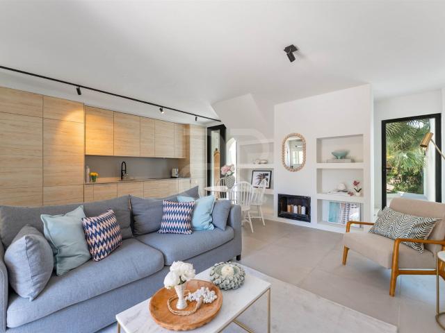 Discover this townhouse for sale in Quarteira, located in a. 108m² Quarteira