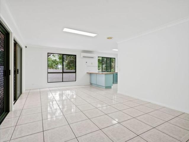 Discover Your Dream Family Home with a pool in a Quiet Cul de sac