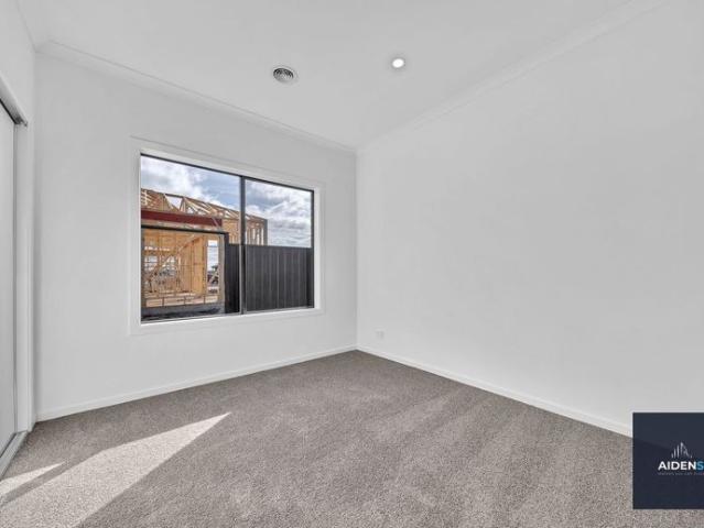 Discover Your Dream Home in Rockbank Modern Comfort, Prime Location!