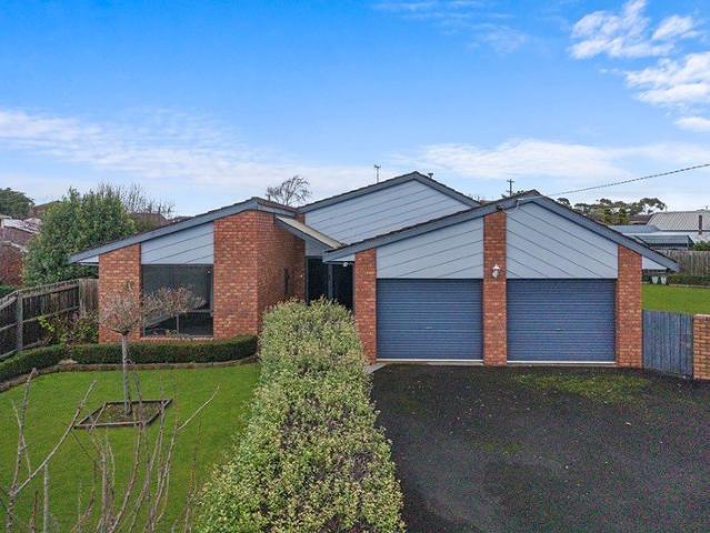 Discover Your Ideal Family Haven in a Quiet Court Setting