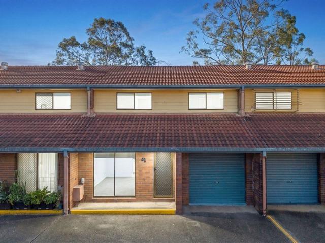 DISCOVER YOUR PERFECT RETREAT IN A SMALL, QUIET COMPLEX!