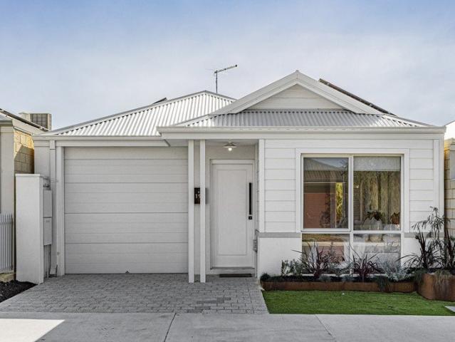 Discover Your Starter or Downsizer Home at 19 Labuan Way, Catalina Estate!
