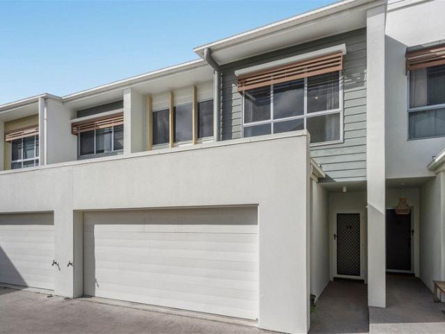 Discover Your Stylish Townhouse in the Heart of Carrara A Gold Coast Gem Awaits!