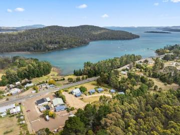 Versatile home and 4 cottages