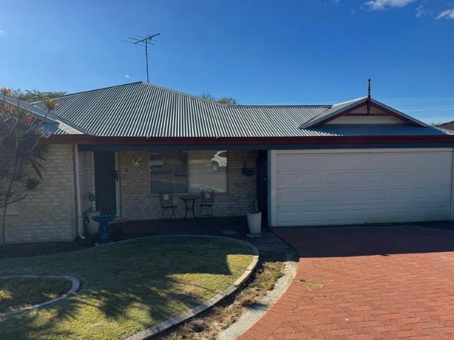 Discover comfortable living in the sought after College Grove area!