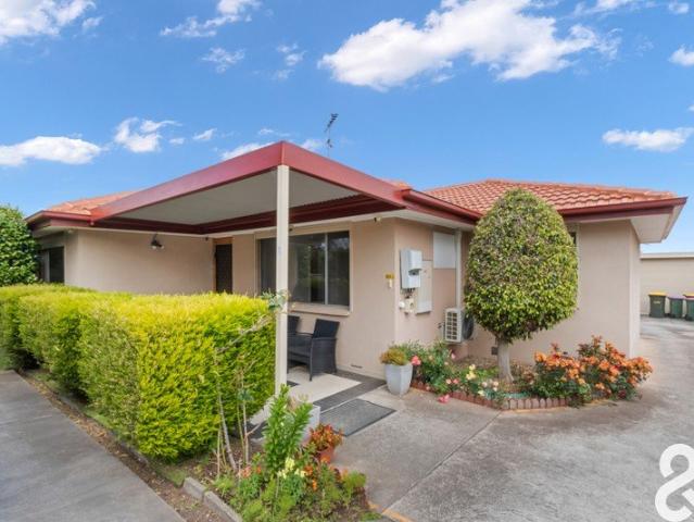 Discover Exceptional Family Living in the Heart of Lalor