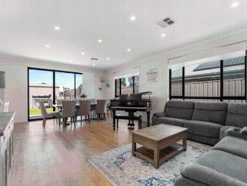 Discover Life at Munno Para West!