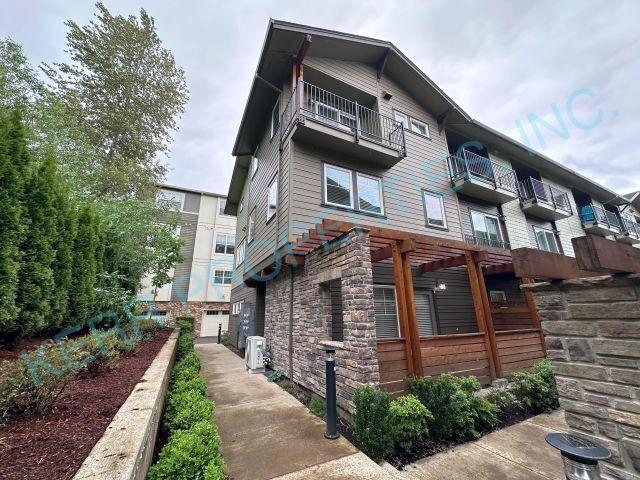 HALF OFF THE FIRST FULL MONTH'S RENT! Discover Spacious Comfort: Elegant 3 Bed, 3.5 Bath Townhouse in Happy Valley!