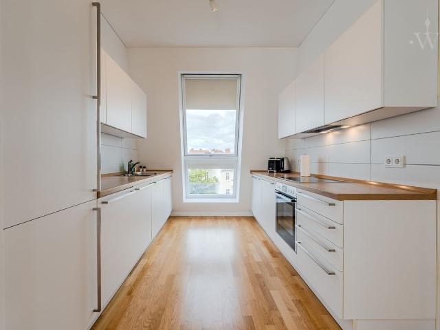 Discover Steglitz Zehlendorf: Bright, Modern Attic Apartment with Plenty of Space, Berlin Amsterdam Apartments for Rent