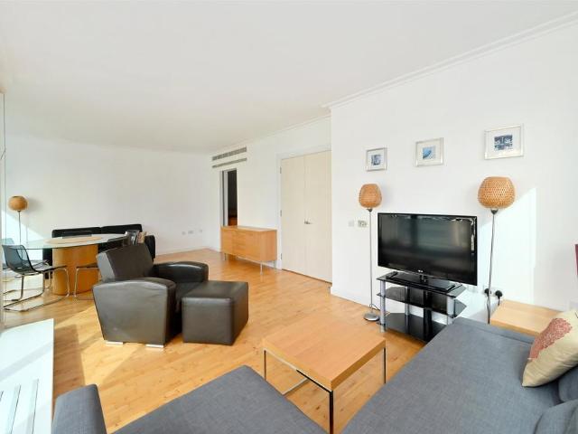 Discovery Dock Apartments, 3 South. 2 bed apartment to rent £3,100 pcm £715 pw