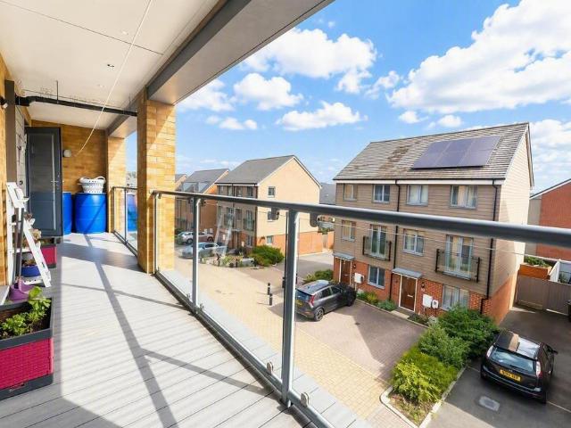 Discovery Drive, Swanley, BR8 2 bed flat to rent £1,750 pcm £404 pw