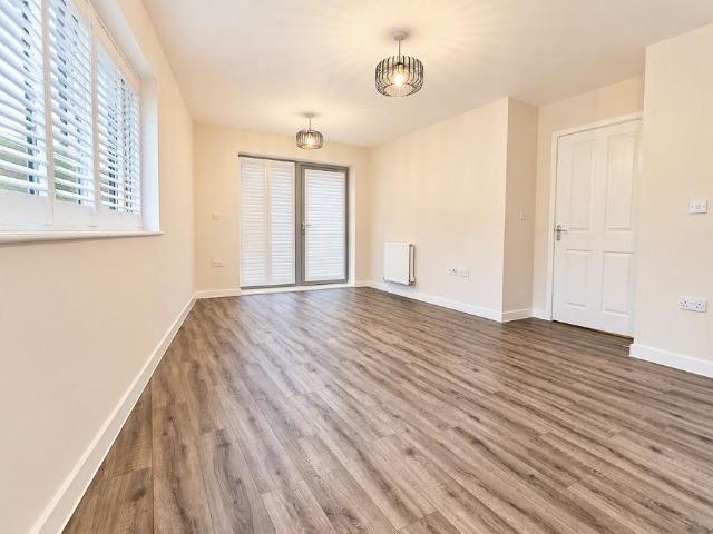 Discovery Drive, Swanley, BR8 2 bed flat to rent £1,750 pcm £404 pw