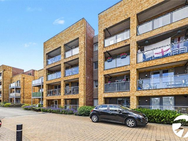Discovery Drive, Swanley, Kent BR8, 2 bed flat to rent, £1,750 pcm | PrimeLocation