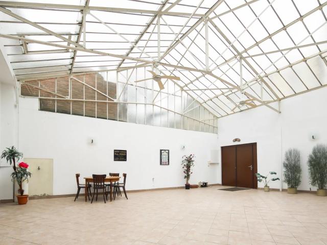 Discrétion absolue: une maison atelier typique du 14e arron. 245m² Paris 14ème