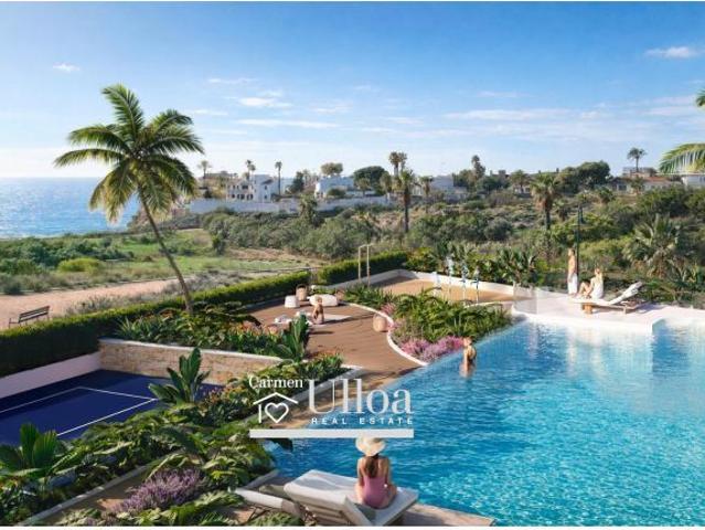 DISEÑO Y MEDITERRÁNEO EN UNA VILLA ADOSADA EN EL CAMPELLO