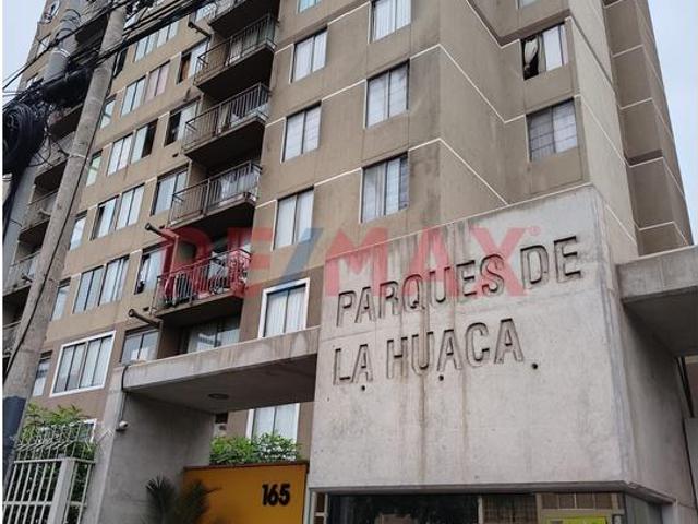 Disfruta De Un Hogar Cálido, Funcional Y Con Una Ubicación Privilegiada. Este Departamento Combina La Comodidad De Sus Ambientes Con Una Vista Panorámica Permanente Hacia El Parque, La Huaca Y El Mar