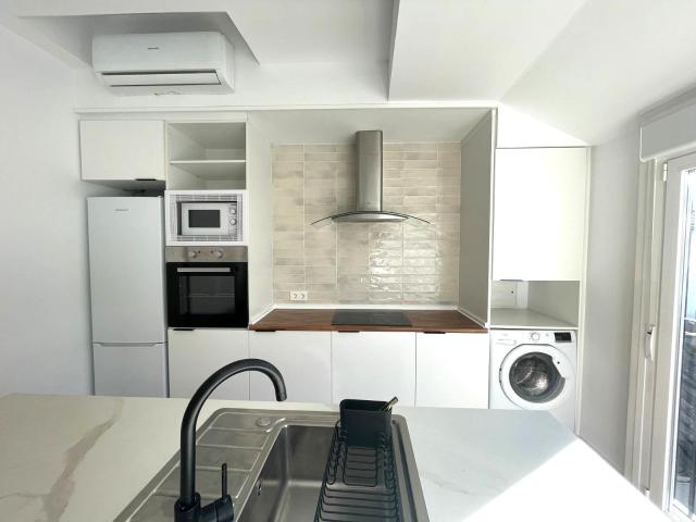 Disfruta de una vivienda recien reformada, un dormitorio, baño, salón cocina y terraza soleada para tu descanso