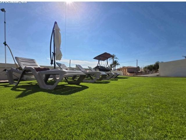 ¡Disfruta de la Costa Blanca en Este Encantador Chalet! ?