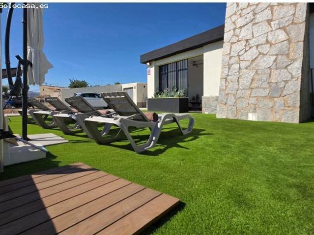 ¡Disfruta de la Costa Blanca en Este Encantador Chalet! ?