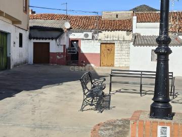 DISFRUTAR DE LAS VENTAJAS DE VIVIR EN UN PUEBLO, CON LA NATURALEZA A TU MANO, EN PLENA SIERRA DE MONTANCHEZ