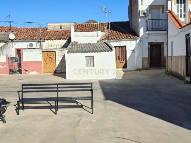 DISFRUTAR DE LAS VENTAJAS DE VIVIR EN UN PUEBLO, CON LA NATURALEZA A TU MANO, EN PLENA SIERRA DE MONTANCHEZ