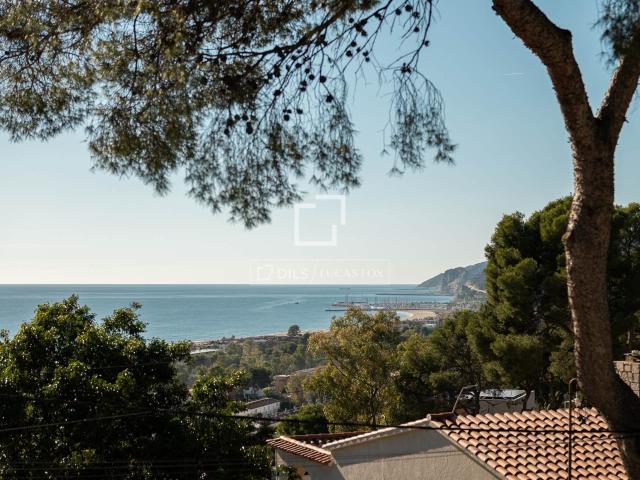 Disfrute de vistas panorámicas al mar desde esta villa recié. 331m² Castelldefels