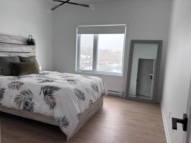 Disponible MAINTENANT 2026* Un vrai bijoux 2 chambres à coucher 1 salle de bain Appartement 4 1/2 spacieux