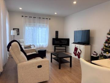 Disponible Mars 2026* 3 chambres à coucher 2 salle de bain Appartement 5 1/2 spacieux