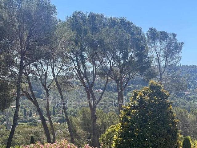 DISPONIBLE DE SUITE. CALME. TENNIS. TERRAIN 5400 m². DOMAINE PR