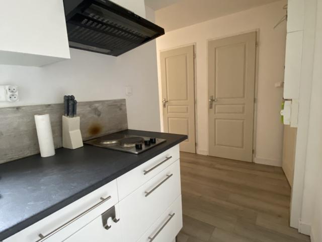 DISPONIBLE FIN JUILLET 2026 / T2 33.5 m2 MEUBLÉ Centre de C