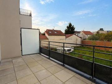 DISPONIBLE IMMÉDIATEMENT 3 PIÈCES AVEC 2 TERRASSES TRAVERSANT DANS RÉSIDENCE DE STANDING