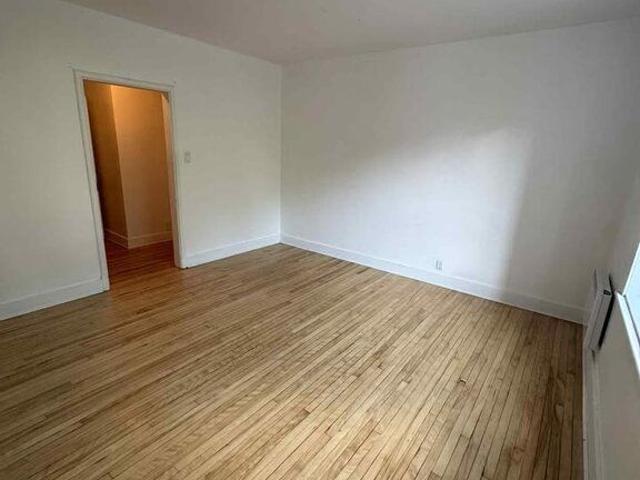 Disponible 1ermars Et 1er Juillet