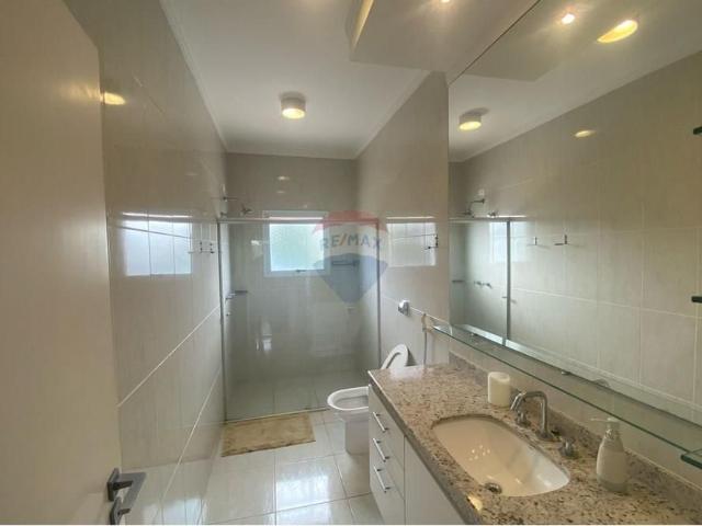 Disponível para Locação: Luxuosa Casa Residencial em Atibaia Porteira Fechada, SP
