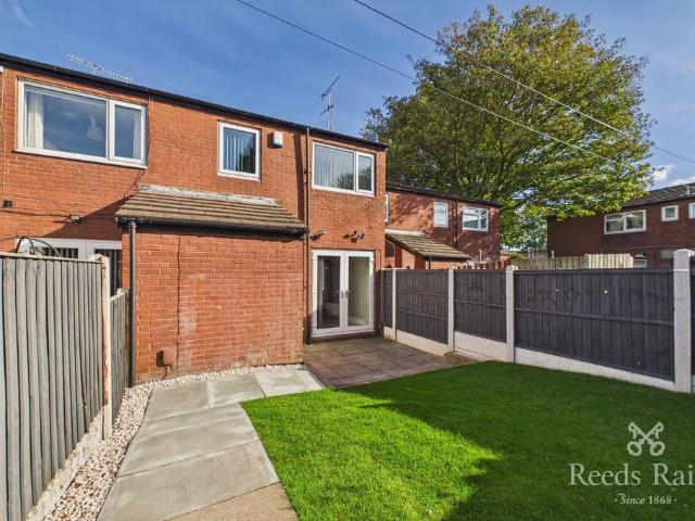 Disraeli Terrace, West Yorkshire LS11 3 bed terraced house to rent £1,250 pcm £288 pw