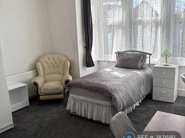 Ditton Court Road, Westcliff On Sea, SS0 1 bed in a house share to rent £750 pcm £173 pw
