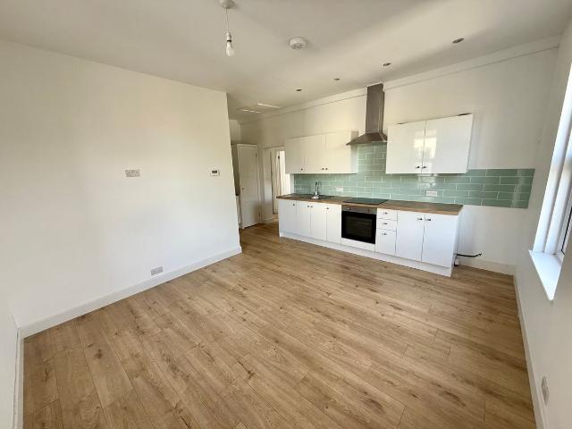 Ditton Court Road, Westcliff On Sea SS0, 2 bed flat to rent, £1,245 pcm | PrimeLocation