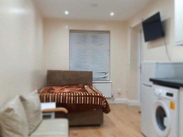 Ditton Road, Datchet, Slough SL3, Studio to rent, £950 pcm | PrimeLocation