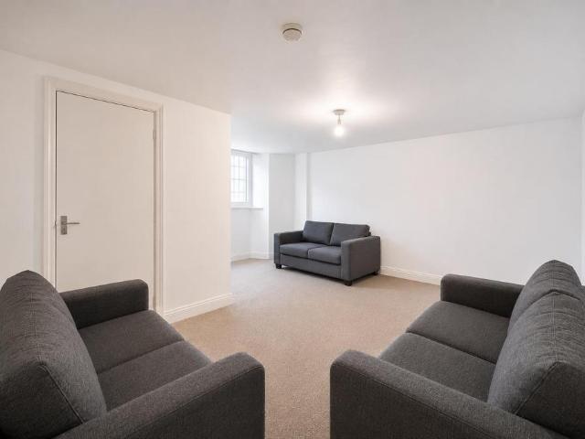 Ditchling Rise, Brighton BN1 8 bed terraced house to rent £3,185 pcm £735 pw