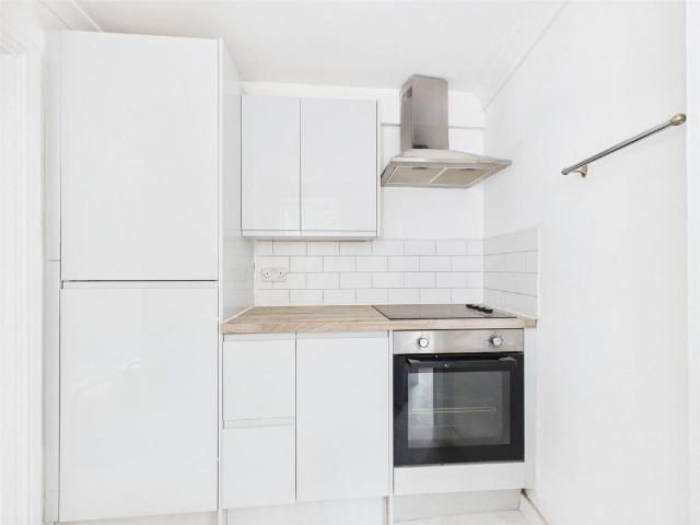 Ditchling Rise, Brighton, East. 1 bed apartment to rent £1,400 pcm £323 pw