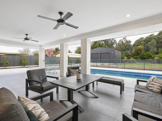 DIVE IN, UNWIND & MAKE YOURSELF AT HOME