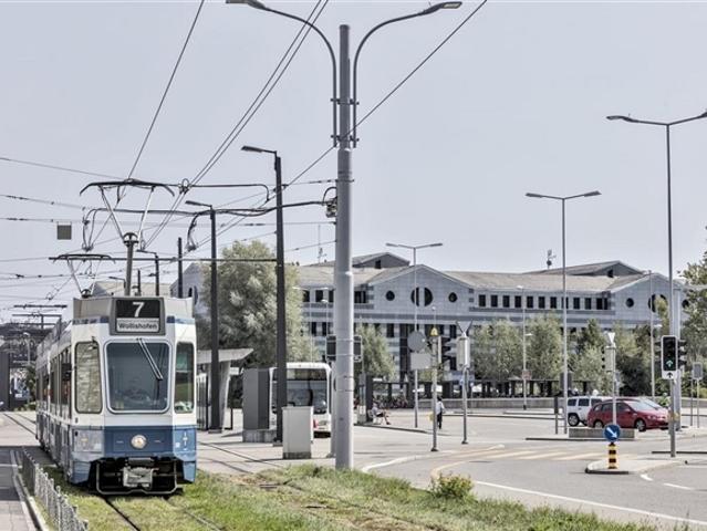 Diverse Lagerräume gegenüber vom Stettbach Bahnhof
