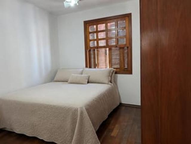 Divido casa quarto individual