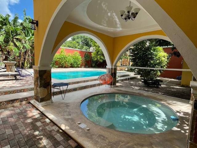 divina en el centro, amueblada estilo hacienda