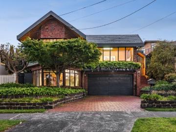 Divine Views Meet Sublimely Spacious Design
