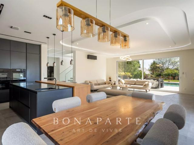 Divonne Les Bains – Maison Contemporaine De Prestige – Pisci. 258m² Divonne les Bains