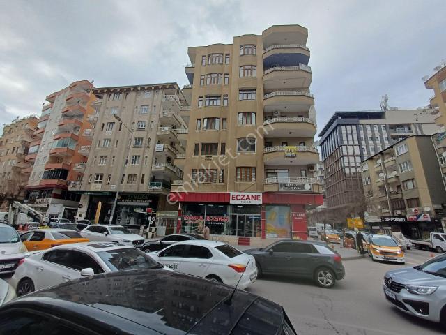Diyarbakır Lise Caddesinde Adliye Karşısı 3+1 Satılık Daire