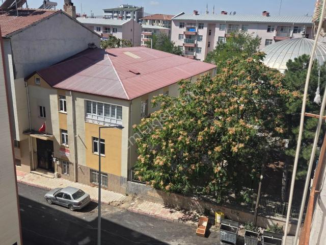 Doğukan Real Estate | Depozito Yok! Kışla Camii Yanında 2+1 Aile Apartmanı Kiralık Daire
