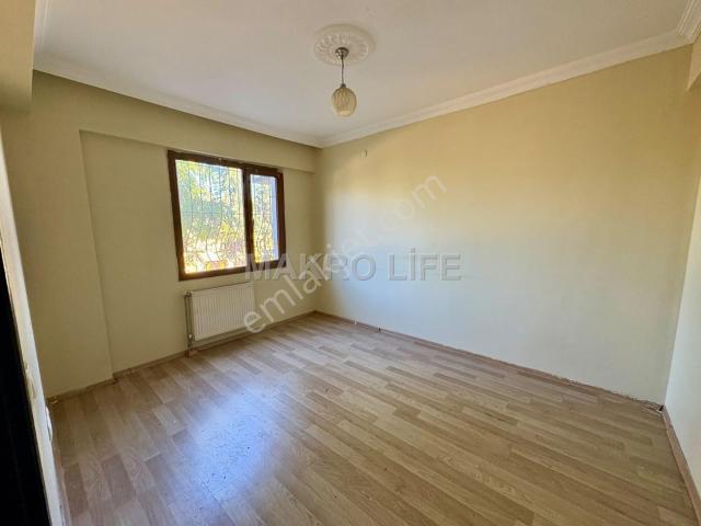 Doğum Hastanesi Arkasında Güzel Konumda Kiralık 1+1 Geniş Daire
