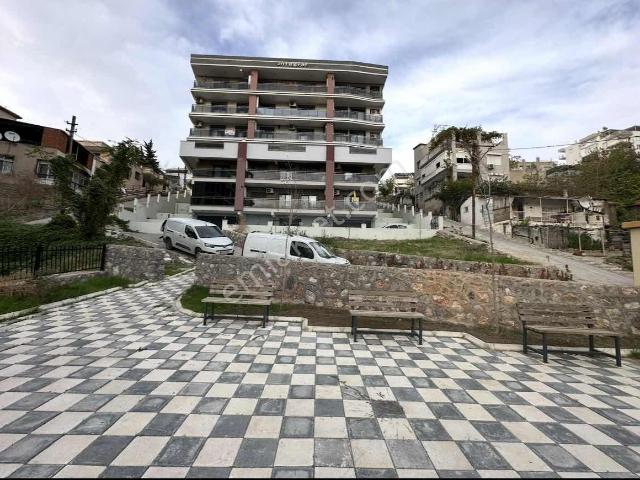 Doğa Dostu'ndan Bayraklı Anadolu Cad. Üzeri Yeni Binada 3+1