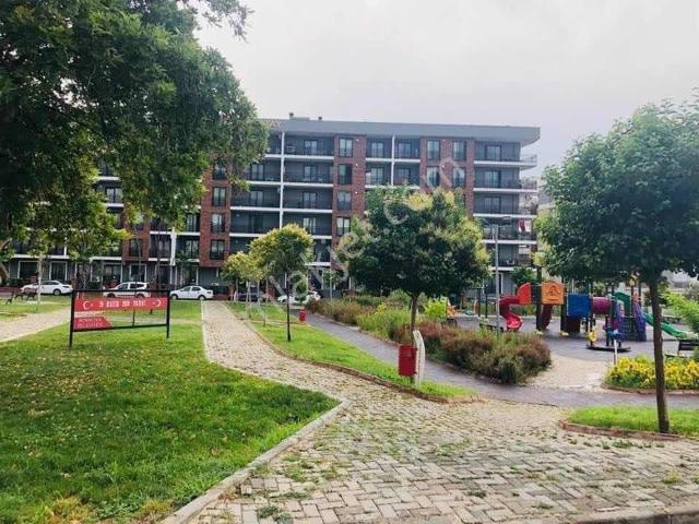 Doğa Dostu'ndan Bornova Palmiye Evl.73 M2,eşyalı,park Cephe